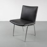 1950s Pair of AP40 black leather airport chairs by Hans J. Wegner for AP Stolen Denmark