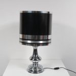 L4141 1970s Large table lamp on chrome metal base with black hood and chrome details