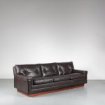 m24652 1960s Brown leather 3-seater sofa on rosewooden plinth / base Bovenkamp / Netherlands