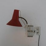 L4542 1950s white metal scissor lamp with red metal hood Hala NL