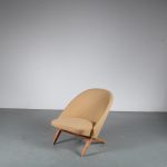 m25377 1950s Easy chair with interlocking base and yellow fabric upholstery Theo Ruth Artifort / Netherlands