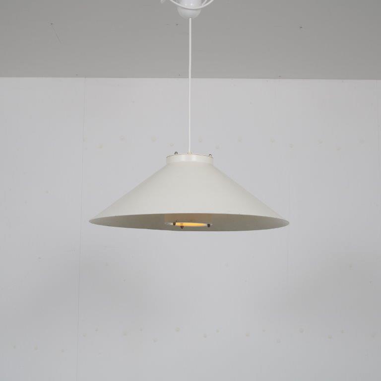 L4792 1960s white metal scandinavian hanging lamp