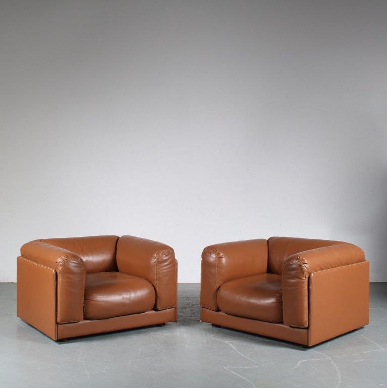 m25686 1970s Pair of cognac leather heavy club chairs