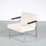 m25447 1960s easy chair on black metal base with skai armrest and new upholstery Martin Visser Spectrum / NL