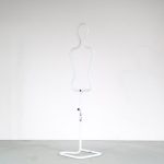 m25838 1980s White pipe frame free standing coat hanger model Silhouette Italy
