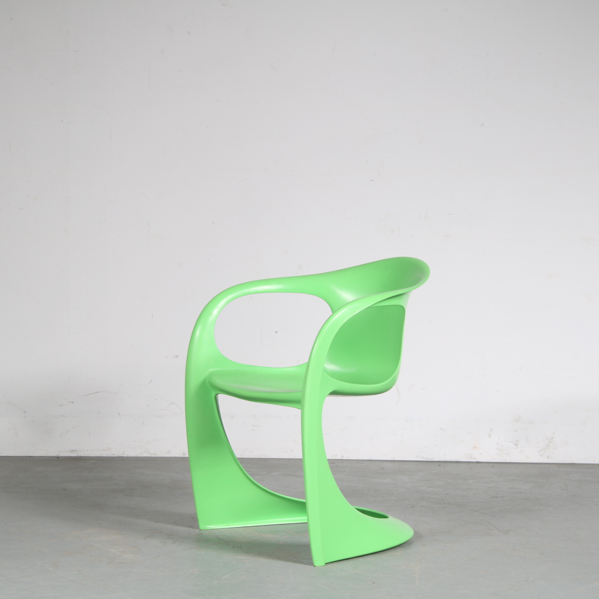 m25962-3 2000s Green plastic "Casalino" chair with armrests (1970s design) Alexander Begge Casala, Germany
