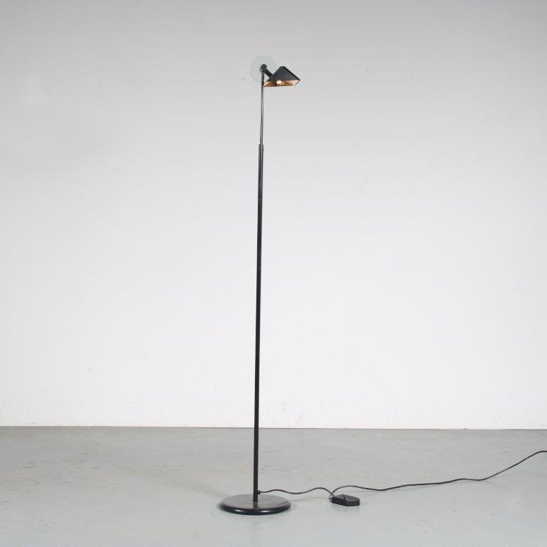 L4956 1980s Floor lamp in Memphis style, black metal with glass in the top Netherlands