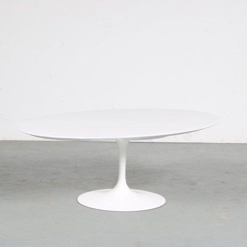 m25902 1960s Coffee table on white aluminium trumpet base with white laminated top, diameter 107 cm Eero Saarinen Knoll International, USA