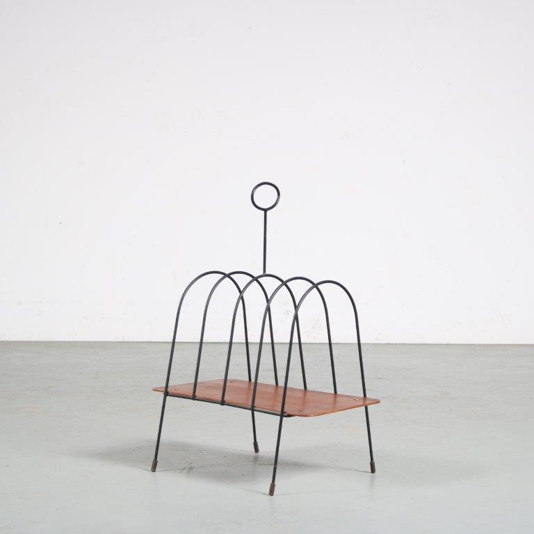 m26087 1950s Black wire metal magazine rack with brass leg ends and teak tray Bas van Pelt My Home, Netherlands