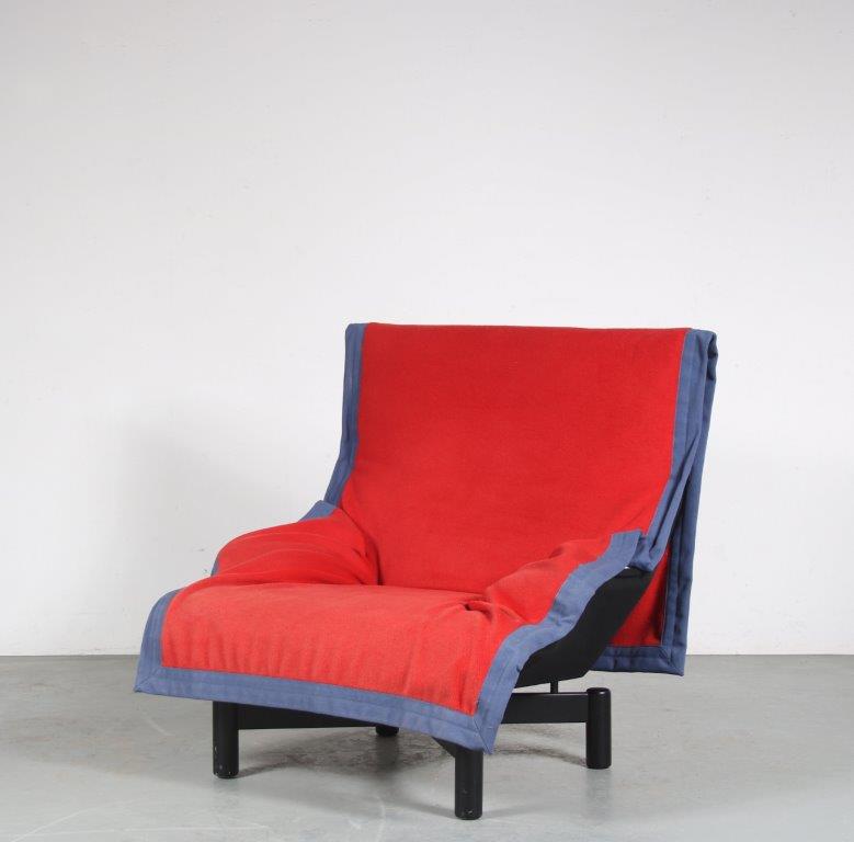m26134 1980s Easy chair on black wooden base with original upholstery, model Sinbad Vico Magistretti Cassina, Italy