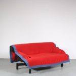 m26133 1980s 3-Seater sofa on black wooden base with original upholstery, model Sinbad Vico Magistretti Cassina, Italy