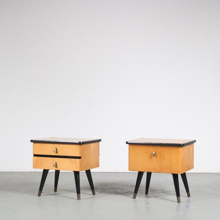 m26151 1950s Pair of night stands, birch with black wooden legs and brass leg ends Italy