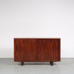 m26140 1960s Small rosewooden sideboard with two sliding doors Carlo Jensen Poul Hundevad