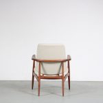 m25619 A wonderful easy chair designed by Louis van Teeffelen, manufactured by Wébé in the Netherlands around 1950