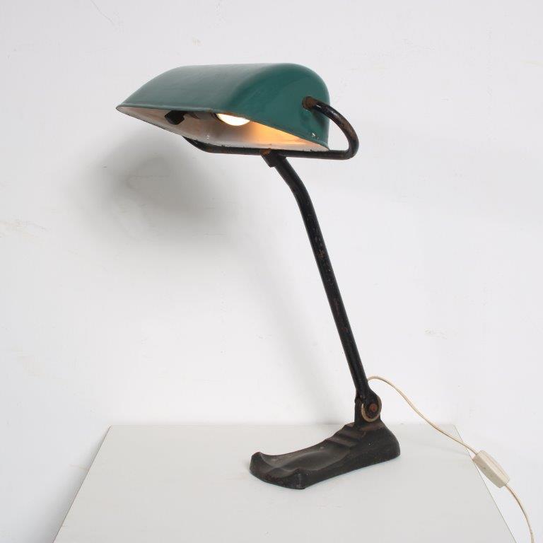 L4750 1930s Black metal desk lamp with green enameled hood