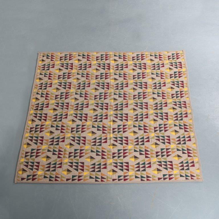 m26200 1950s Beautiful coverlet with geometric design