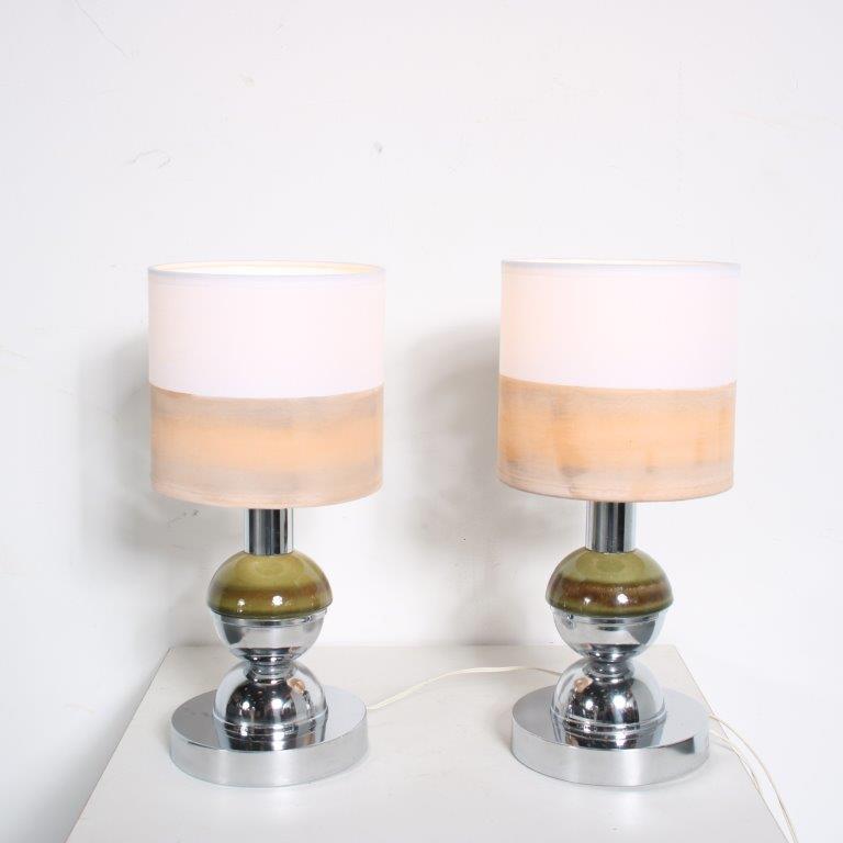 m26182 1970s Pair of bedside / table lamps in chrome with ceramics base and fabric hoods