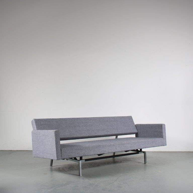 m26023 1950s 3-Seater sofa / sleeping bench on chrome with square black and chrome metal base and armrest Martin Visser Spectrum, Netherlands
