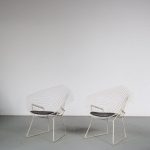 INC129 1970s Pair of little diamonds in white metal with black skai cushions, Harry Bertoia for Knoll International, USA
