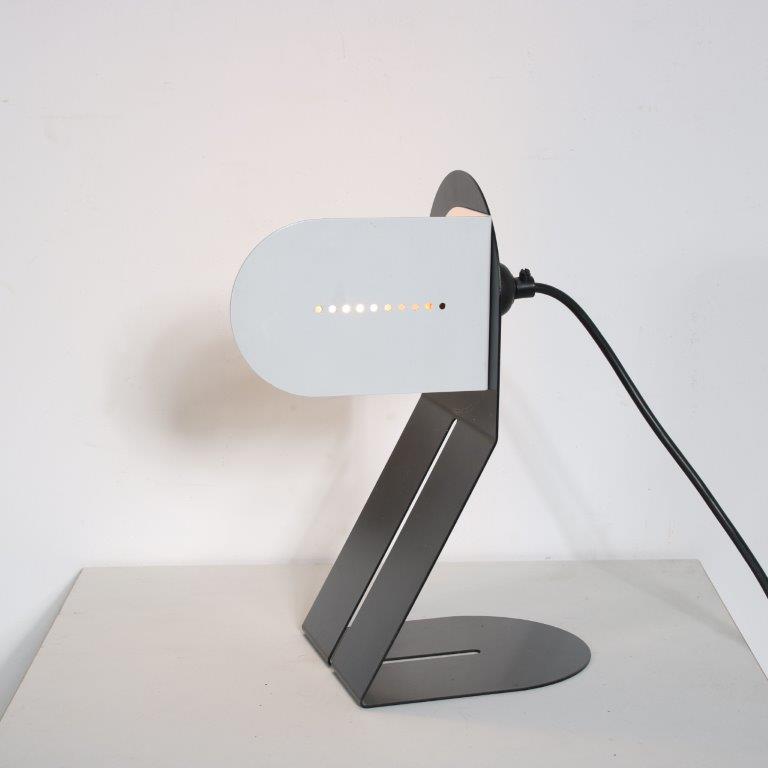 INC123 1980s Black and white metal Italian table lamp