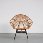 m26300 1950s Nice styled rattan easy chair on black metal base Rohé, Netherlands