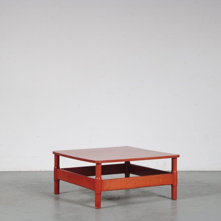 m26313 1960s Rare "Carimate" coffee table, red stained wood Vico Magistretti Cassina, Italy