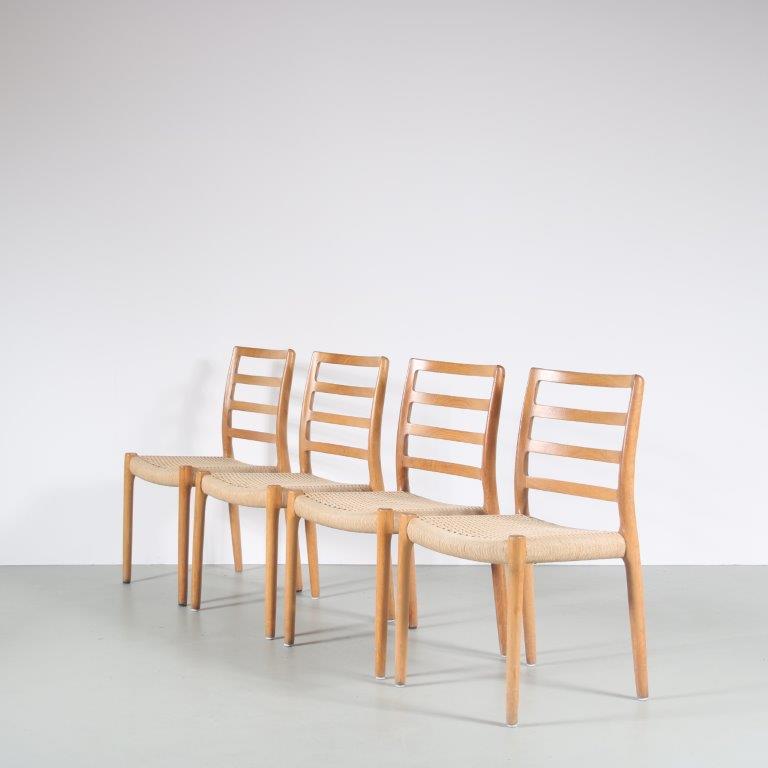 m25844 1970s Set of 4 oak wooden dining chairs model 85 with papercoard seat Moller Moller, Denmark