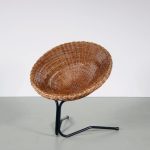 m25621 1950s Wicker easy chair on black metal V-shaped base A Bueno de Mesquita Rohé / Netherlands