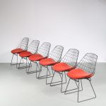 m26571 1950s Set of 6 "SM05" black wire metal dining chairs with orange fabric cushion Cees Braakman Pastoe, Netherlands
