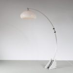 L5075 1970s Arc lamp on marble base with square aluminum arm and white plexi shade Italy