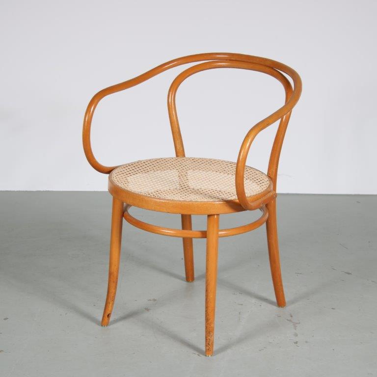 m26769 1970s Thonet chair model Le Corbusier 209 in light wood Lgina, Czech