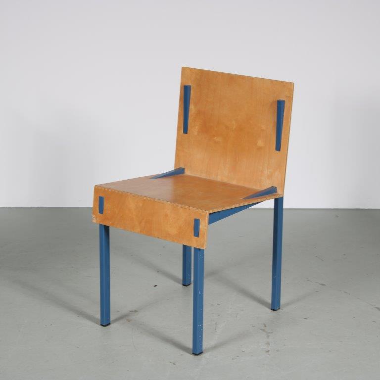 m26757 1980s Experimental chair in blue metal with plywooden seat and back Melle Hammer Netherlands