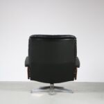 m26834 1960s Black leather easy chair on metal crossbase model King chair André Vandenbeuck Strässle, Switzerland