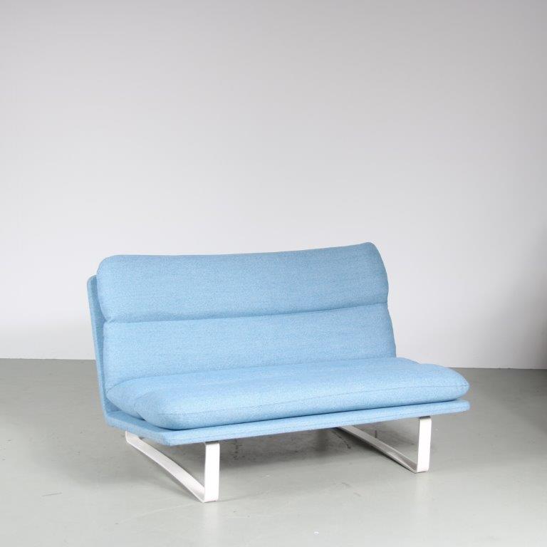 m26097 1970s 2-Seater sofa on metal base with new upholstery Kho Liang Ie Artifort, Netherlands
