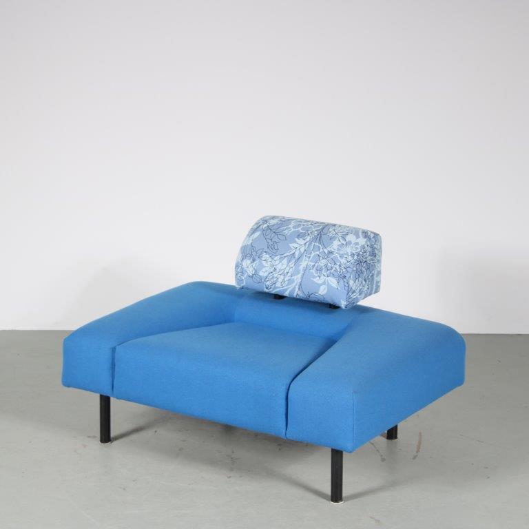 m26917 1980s Easy chair model Pouffe Garni in blue fabric and wooden frame Rob Eckhardt Pastoe, Netherlands