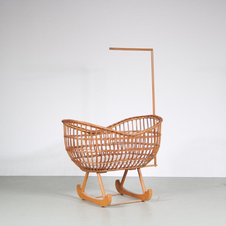 m26940 1950s Rattan cradle from the Netherlands