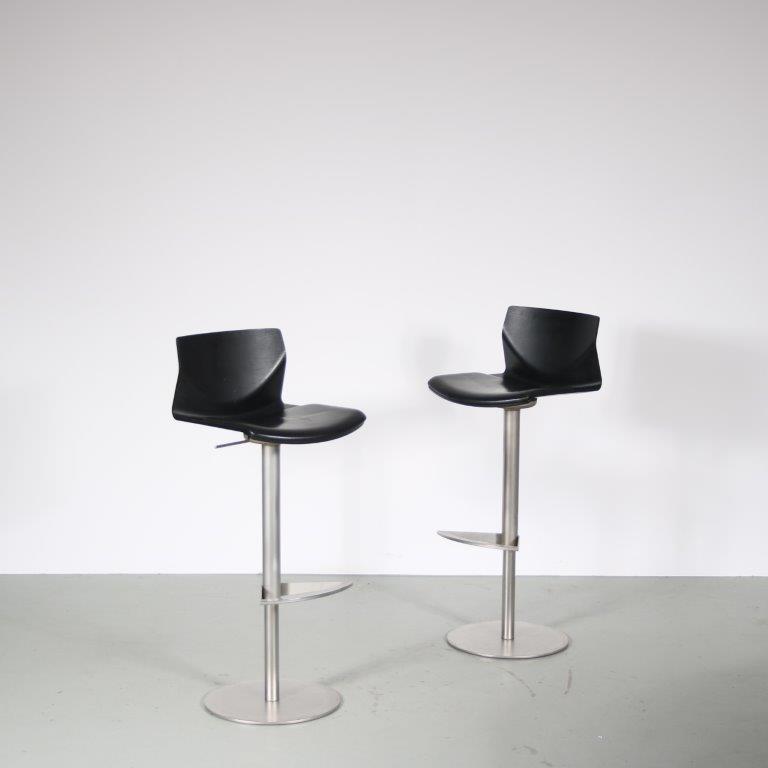 m26758 2000s Adjustable Kai bar stool on stainless steel base with plywood and black leather shell Shin & Tomoko Azumi Lapalma, Italy