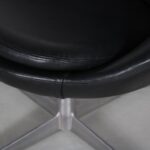 m27012 1960s Swivel chair on chrome crossbase with black skai upholstery model Little Egg Pastoe, Netherlands