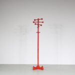 m27008 1970s Red stained wooden free standing coat rack Italy