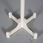 m27024 1970s White wooden free standing coat rack with ball details Italy