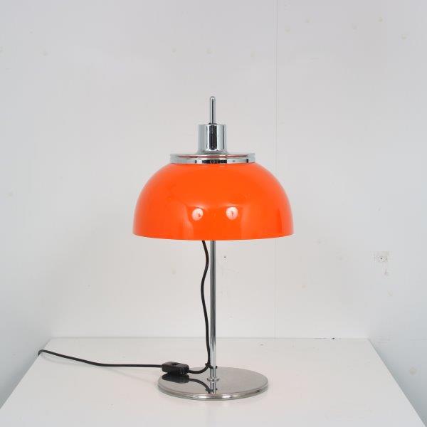 L5211 1970s Faro Table lamp in chrome plated metal with orange plexigass Harvey Guzzini Guzzini, Italy