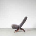 m27505 1950s Interlocking Congo easy chair with brown velvet upholstery Theo Ruth Artifort, Netherlands