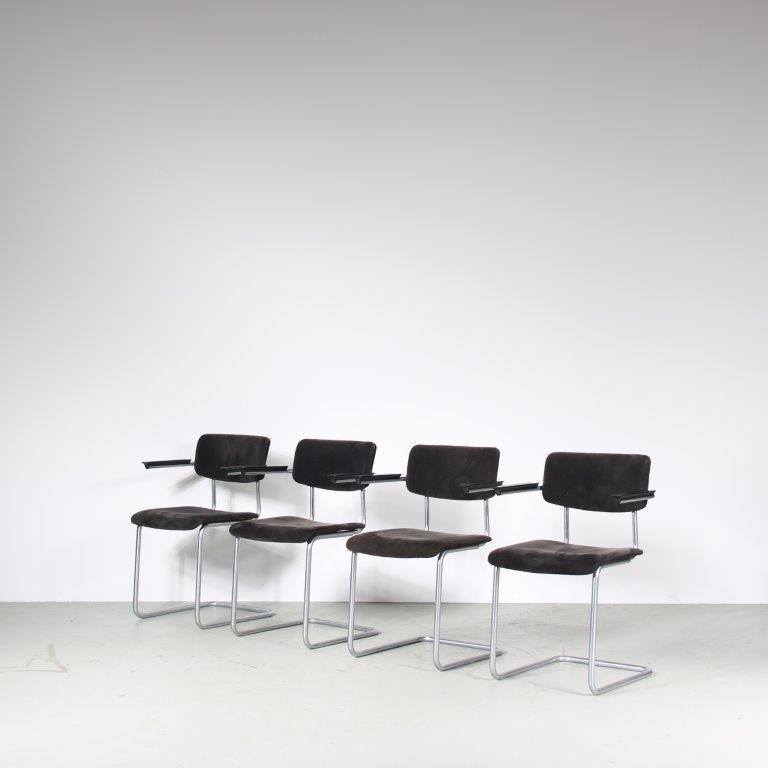 m27504b 1960s Set of 4 dining chairs in grey fabric with bakelite armrests, model 1125 Gispen, Netherlands