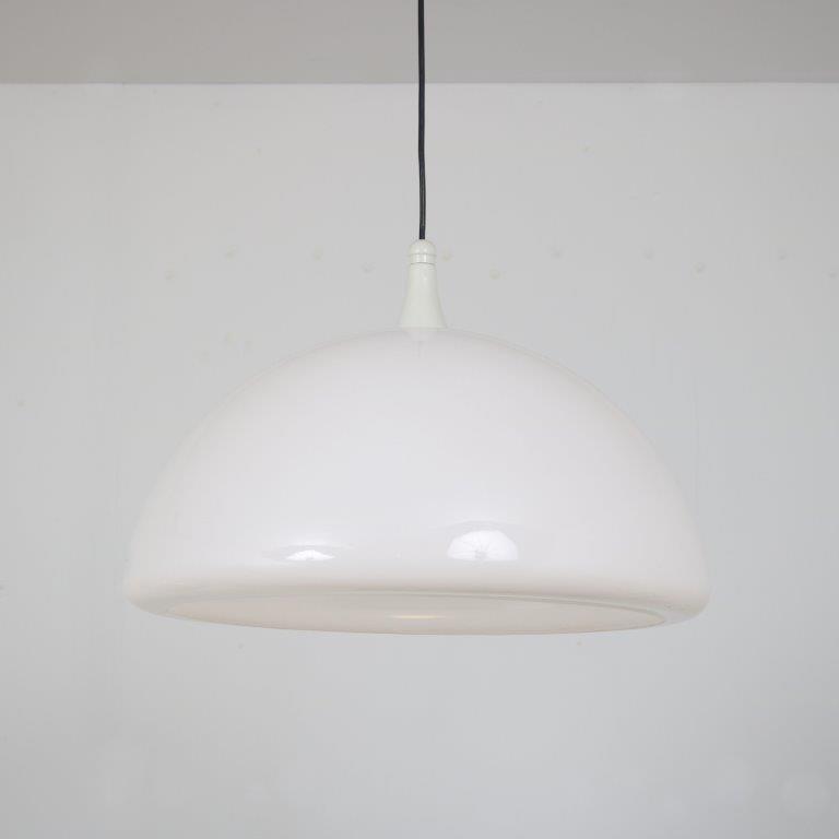 L5293 1960s White perspex hanging lamp Elio Martinelli Martinelli, Italy