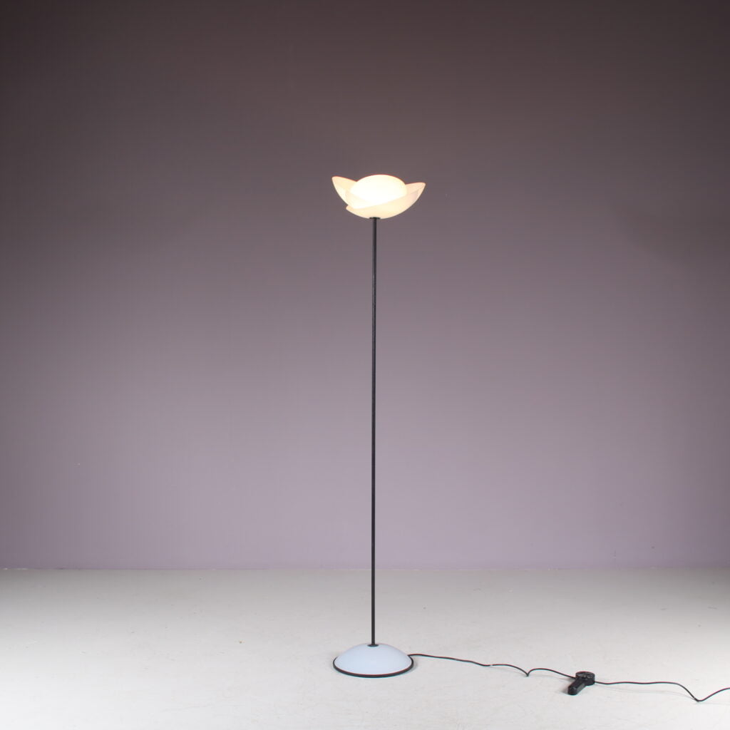 L5328 1980s Floor lamp in milk glass with black metal arm AV Mazzega, Italy