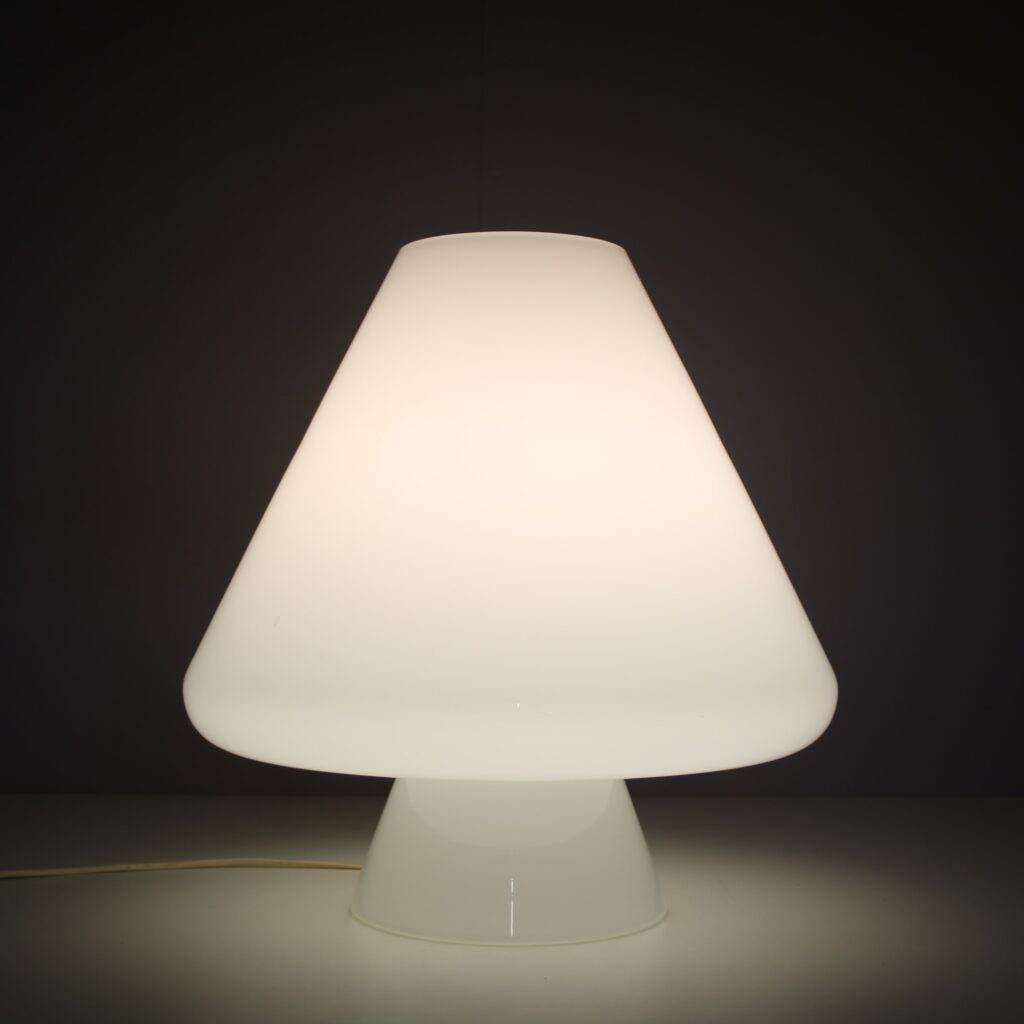 L5350 1970s Large white glass table lamp / Venini Murano, Italy