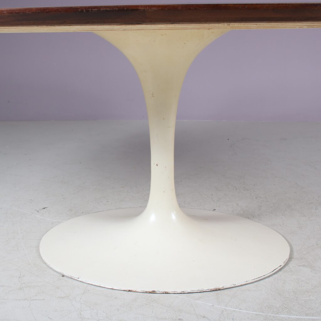 1960s Oval coffee table by Eero Saarinen for Knoll International, USA