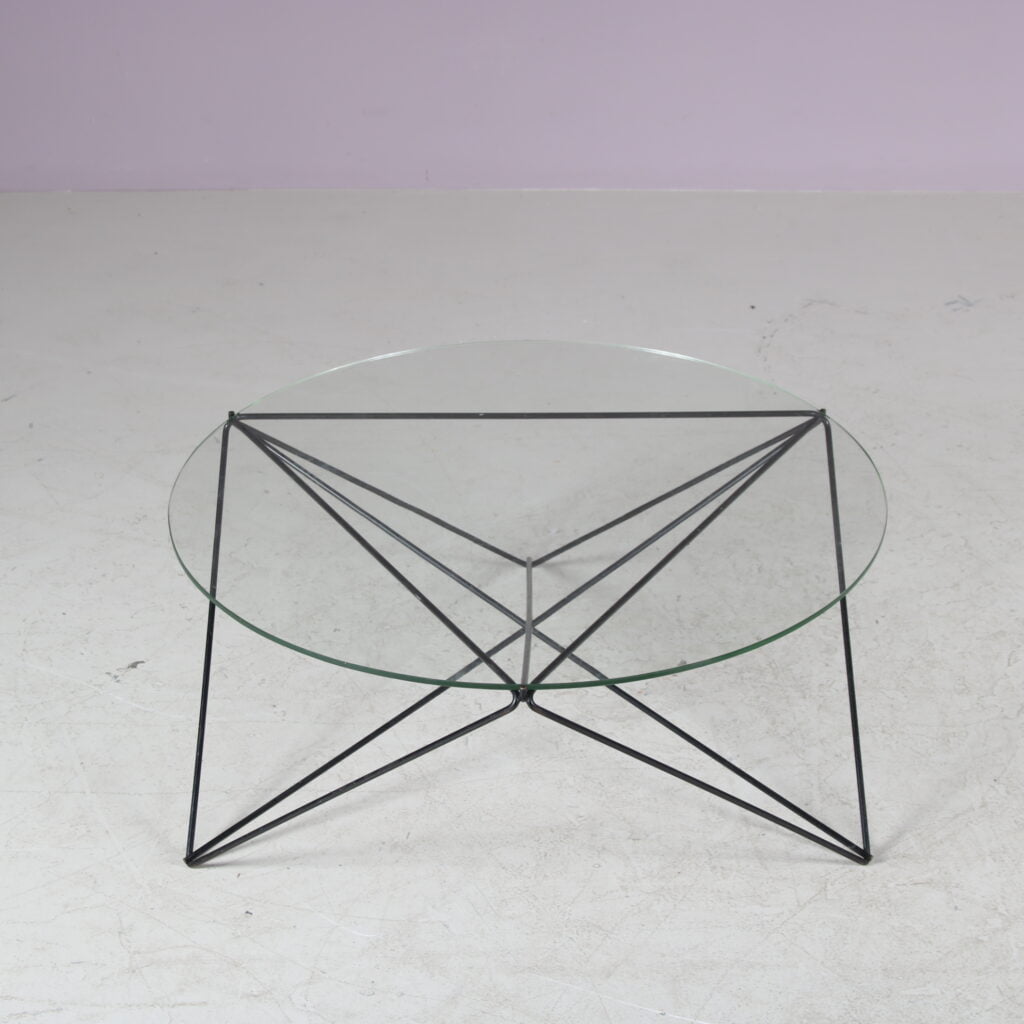 m27770 1960s Round coffee table on black wire metal base with glass top / Switzerland