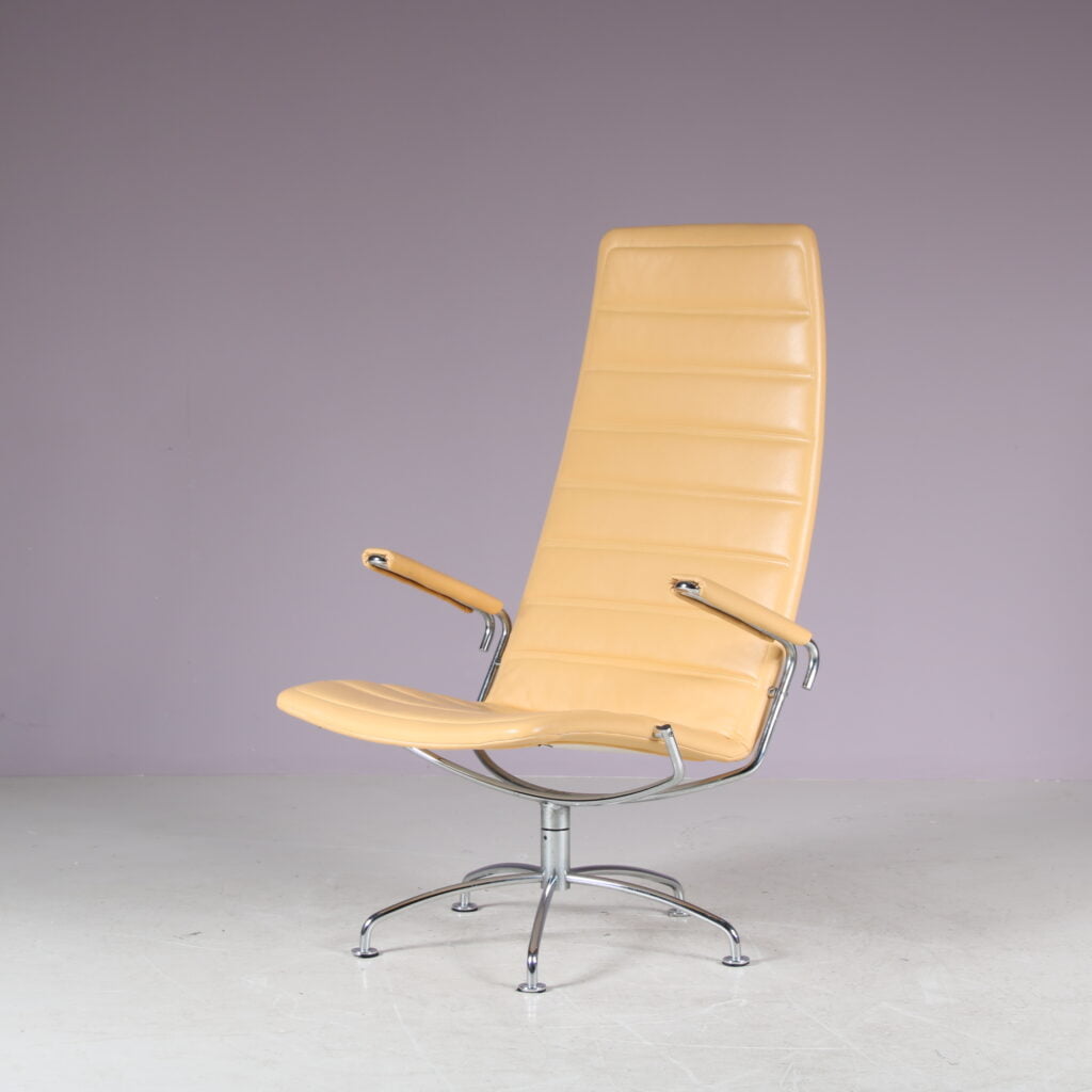 m27774 1980s Sas Easy chair on chrome metal crossbase with yellow leather upholstery Jens Amundsen Fritz Hansen, Denmark