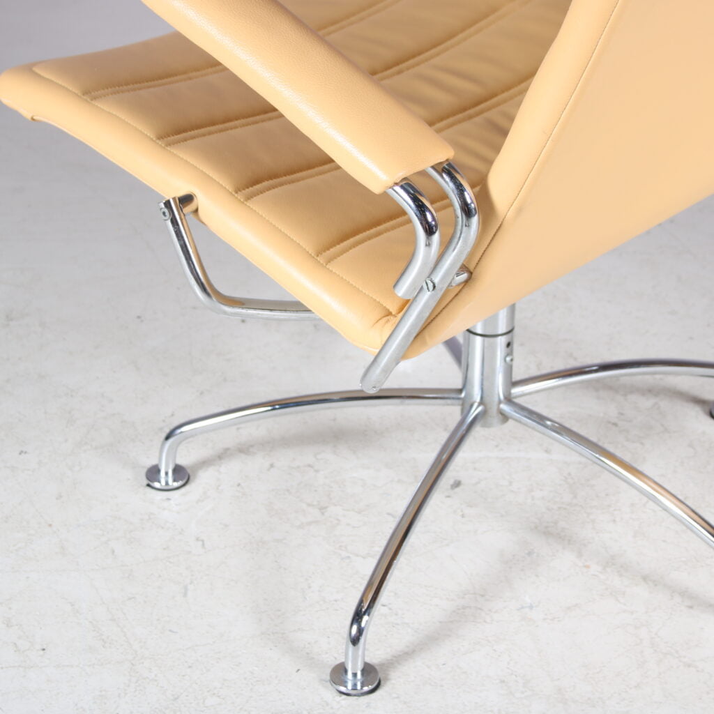 m27774 1980s Sas Easy chair on chrome metal crossbase with yellow leather upholstery Jens Amundsen Fritz Hansen, Denmark